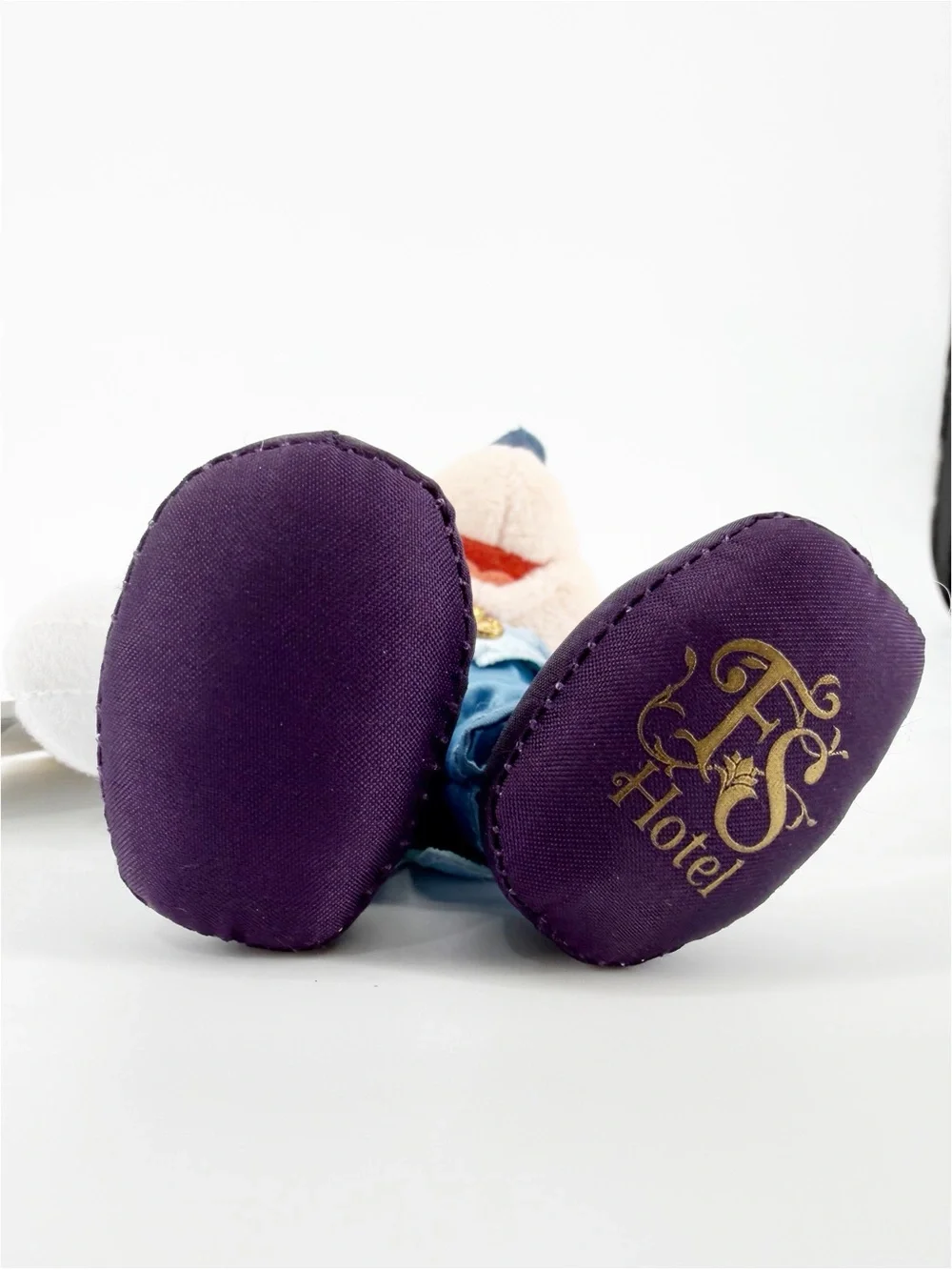 NWT DisneySea Tokyo Fantasy Springs Hotel Exclusive Mickey Mouse Keychain